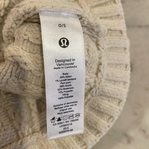 NWT Lululemon Women’s Cable Knit Pom Beanie Natural Ivory - Picture 4 of 4
